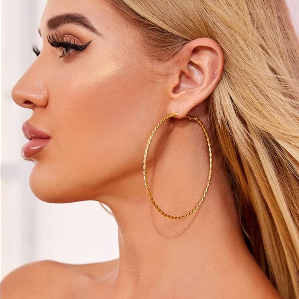 ¥ 18k Gold Twisted Big Hoop Earrings